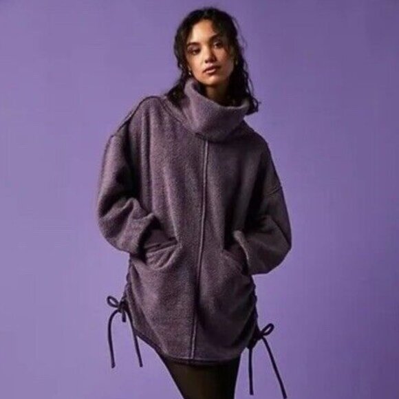 We the Free Fireside Funnel Tunic - Picture 1 of 7